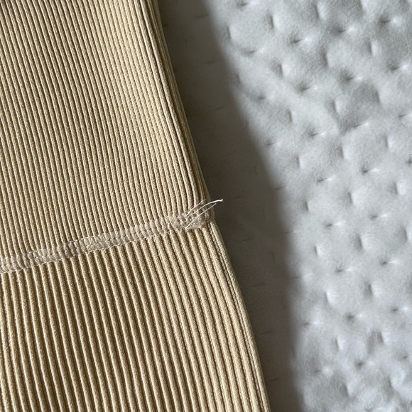 Cream workout set from Amazon - Picture 6 of 6